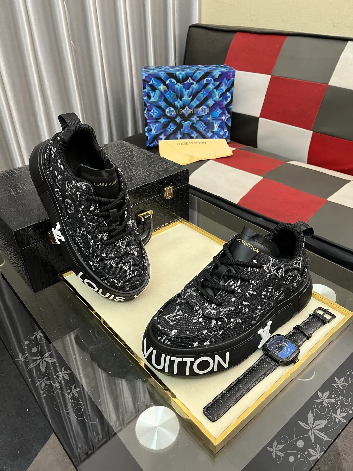 Men's shoes 💰560⌚️⌚️【LOUlS VUlTTON】Louis Vuitton ~ unique and casual style. LV counter purchasing 🏃casual shoes😍😍 Men's 2025 counters are on sale simultaneously, Italian imported brands select first-layer Italian cowhide. Cowhide leather lining (refuses to discolor and grind feet) Code number: 38-44 4⃣️colors available